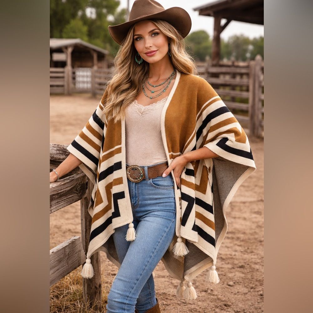 Alpaca Reversible Western Poncho Rodeo Boho Tassel Brown Cream Southwest Ranch